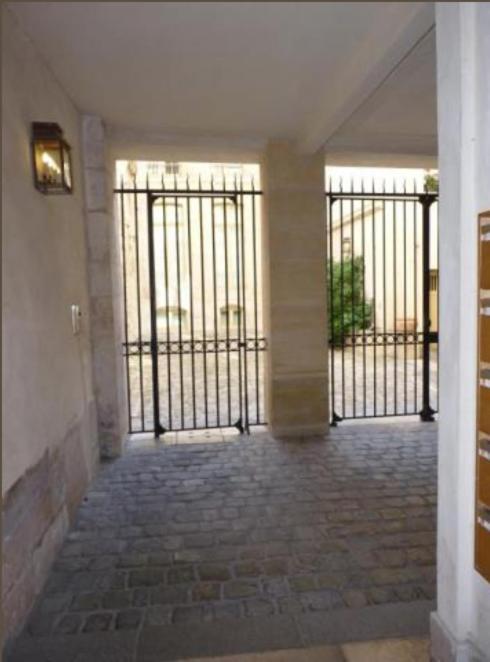 Apartamento Charming Cosy Triplex In Trendy Marais París Exterior foto