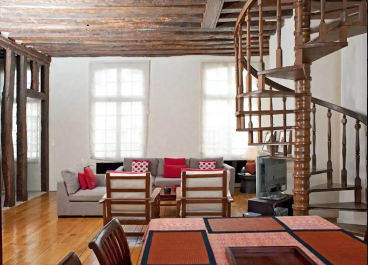 Apartamento Charming Cosy Triplex In Trendy Marais París Exterior foto